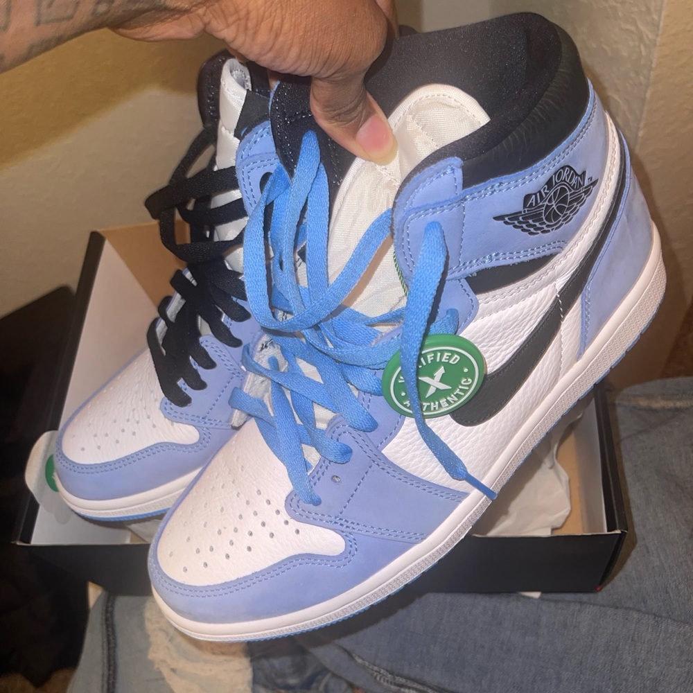 Jordan 1 university blue